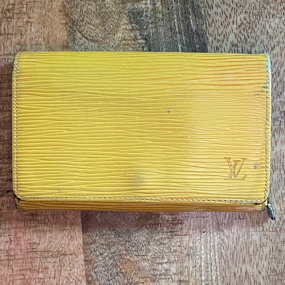 LOUIS VUITTON EPI WALLET VINTAGE